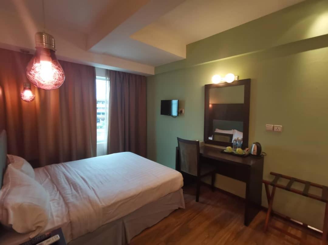 2 Inn 1 Boutique Hotel & Spa Sandakan Bagian luar foto