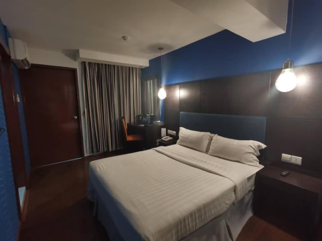 2 Inn 1 Boutique Hotel & Spa Sandakan Bagian luar foto