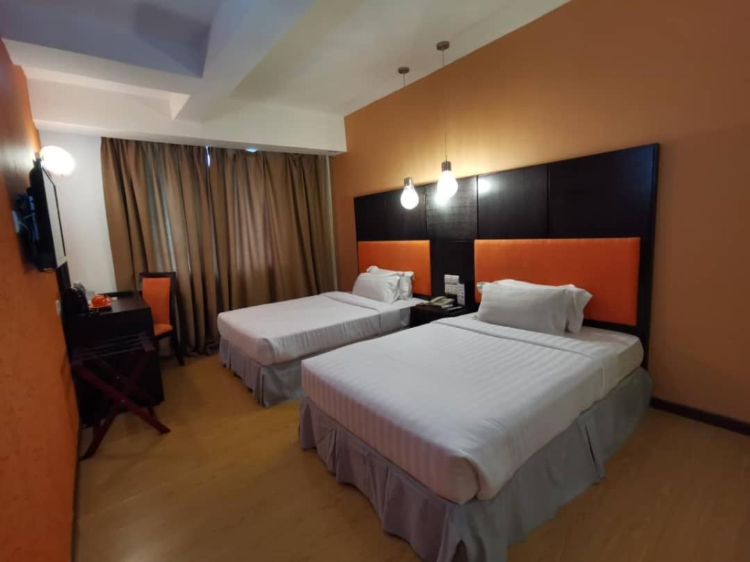 2 Inn 1 Boutique Hotel & Spa Sandakan Bagian luar foto