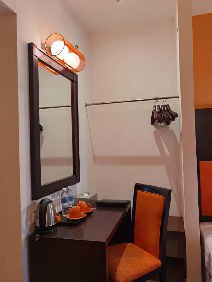 2 Inn 1 Boutique Hotel & Spa Sandakan Bagian luar foto
