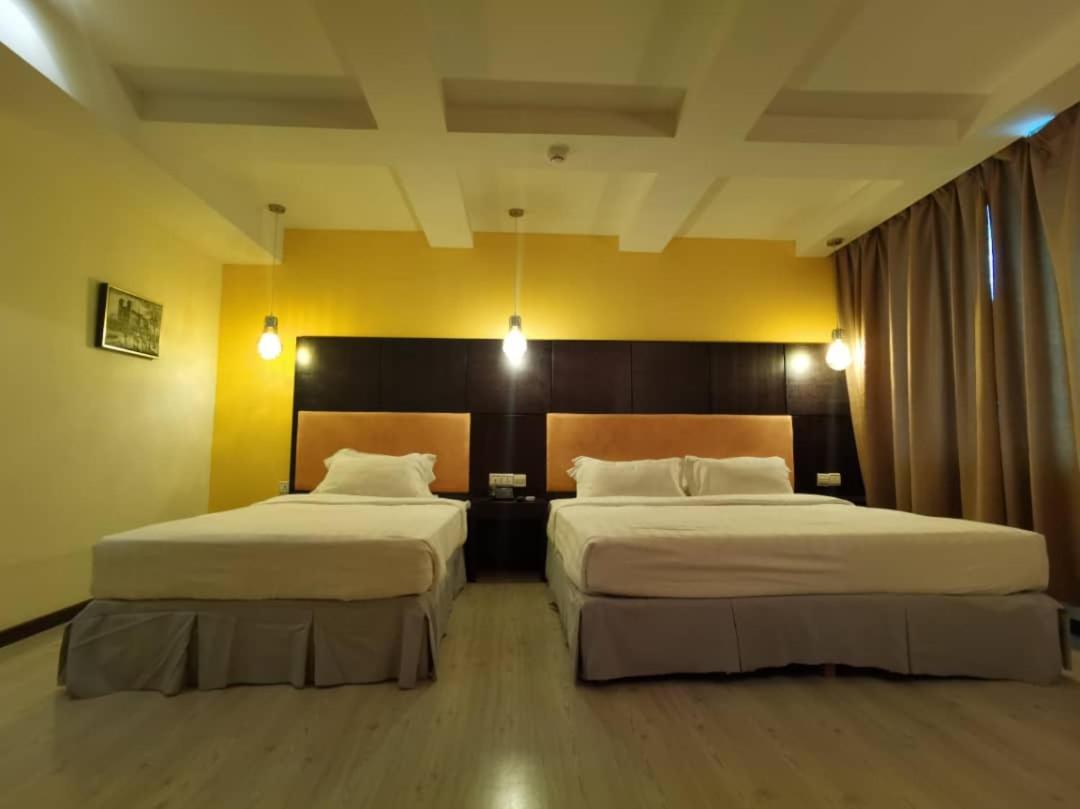 2 Inn 1 Boutique Hotel & Spa Sandakan Bagian luar foto