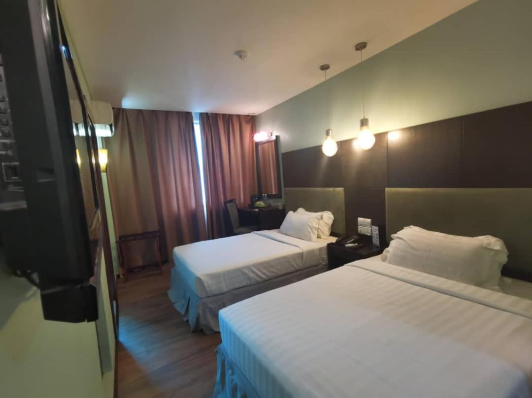 2 Inn 1 Boutique Hotel & Spa Sandakan Bagian luar foto