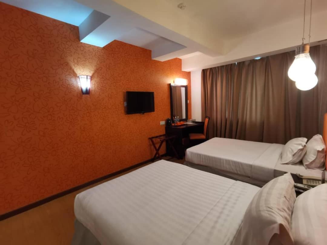 2 Inn 1 Boutique Hotel & Spa Sandakan Bagian luar foto