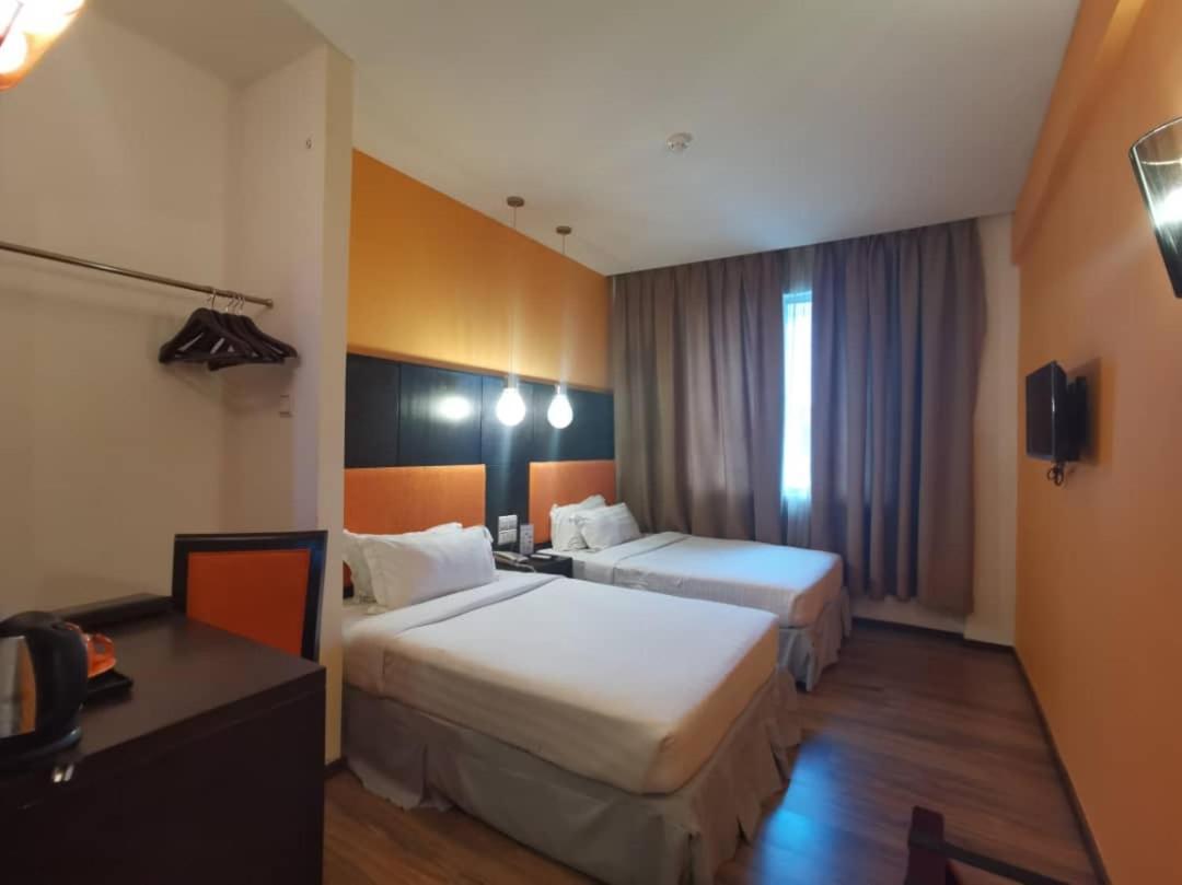 2 Inn 1 Boutique Hotel & Spa Sandakan Bagian luar foto
