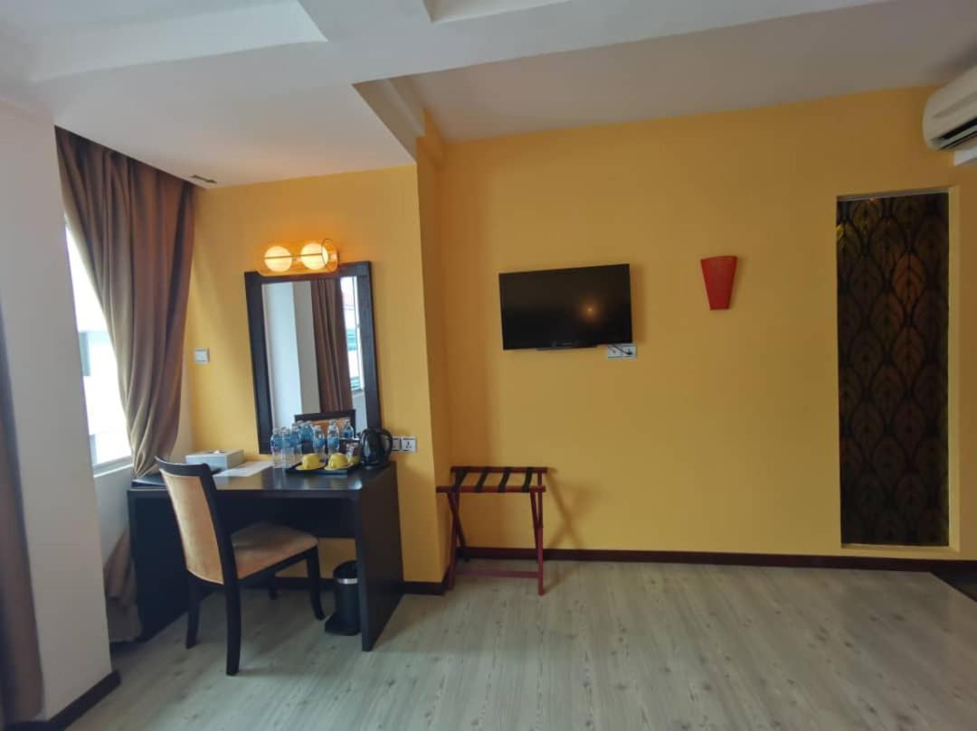 2 Inn 1 Boutique Hotel & Spa Sandakan Bagian luar foto