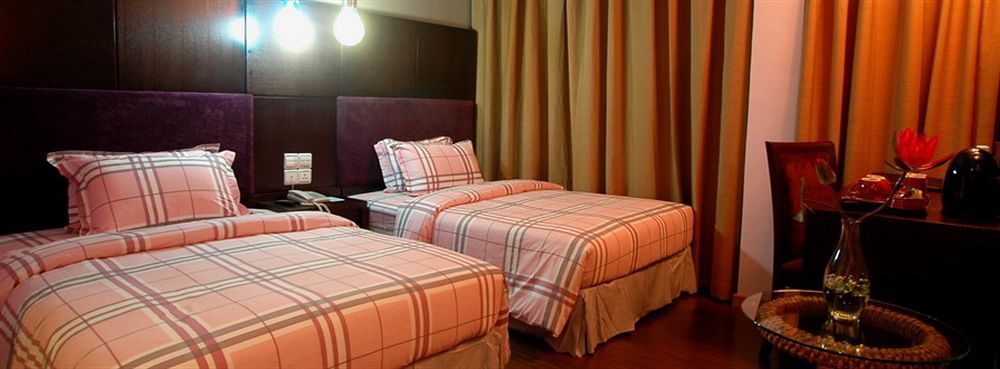 2 Inn 1 Boutique Hotel & Spa Sandakan Bagian luar foto