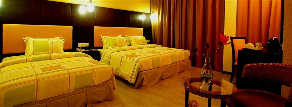 2 Inn 1 Boutique Hotel & Spa Sandakan Bagian luar foto